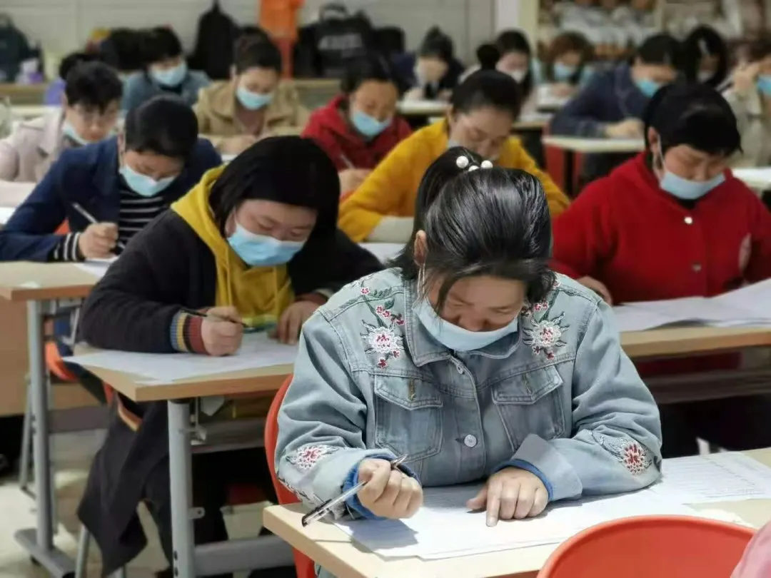 家政服务员 育婴师 养老护理员免费培训 拿资格证推荐就业